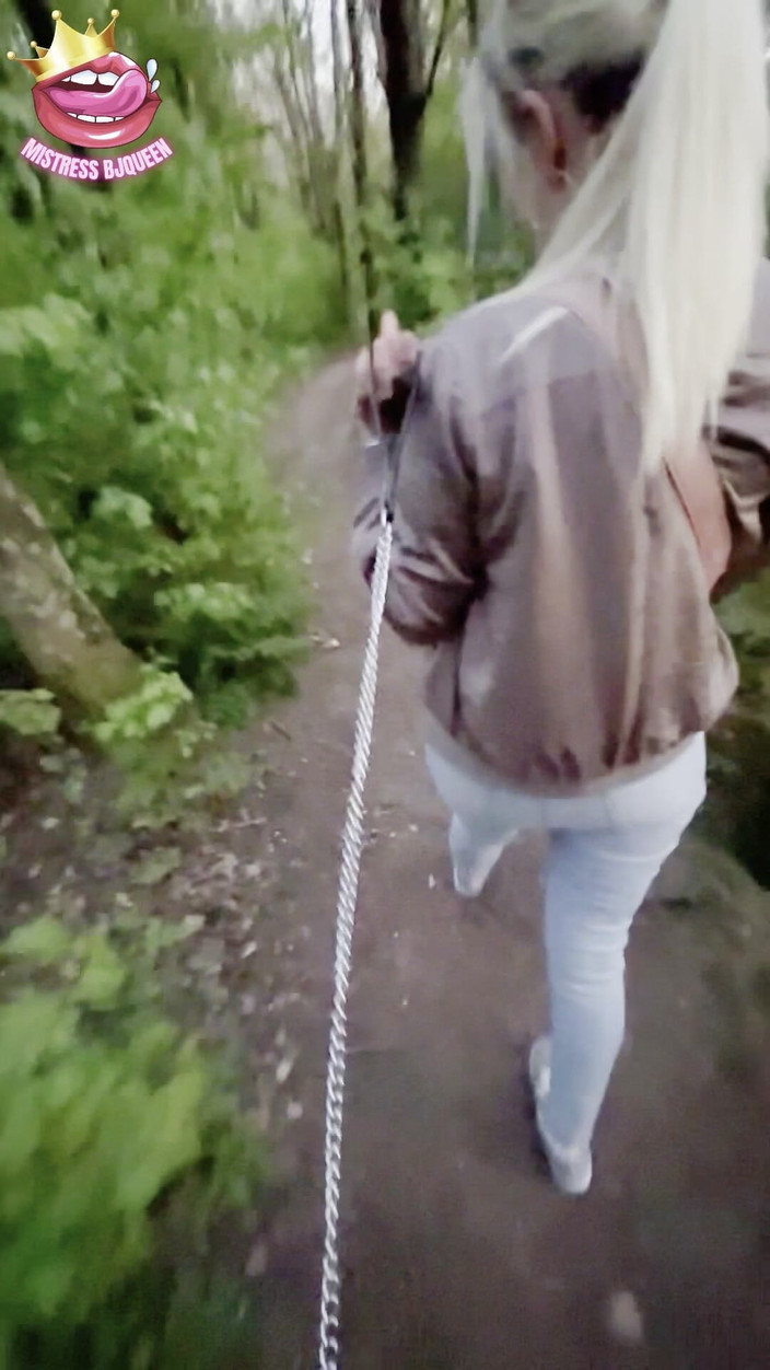 BJQueen and Rod: Ponižující cudnost chodí po vodítku připojeném k jeho zamčenému ptákovi
