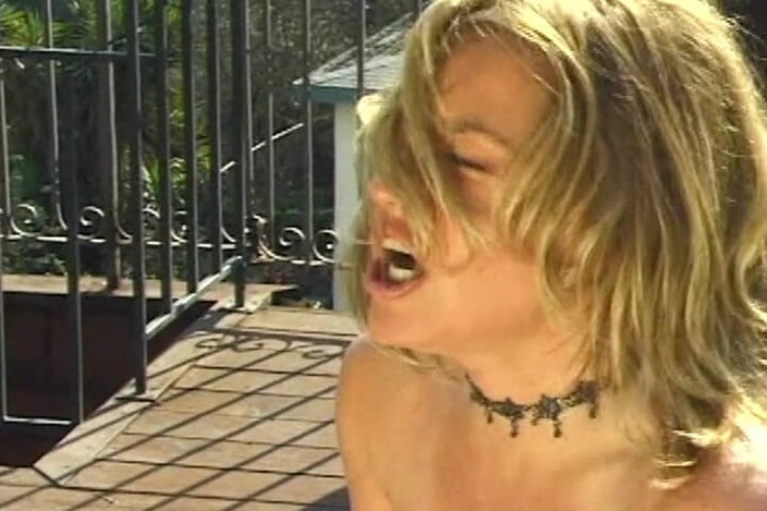 THAGSON RETRO: Blonďatá milf kundička pohlcená a přetékající tlustou creampie