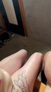FFM 32 minutes, il a de la chance ! Il baise 2 filles sexy dans un sauna