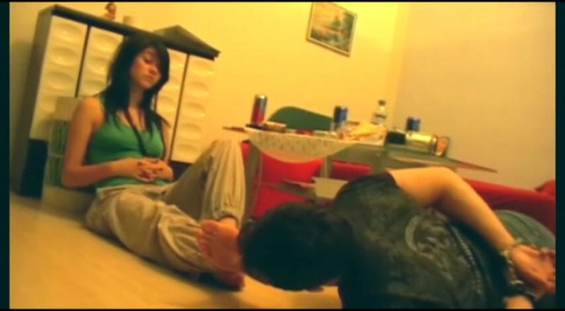 Foot Girls: เลียเท้าวัยรุ่นของเธอ