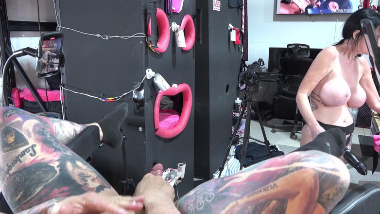 There is no safeword: Strap on stories - lei e il suo buco ridimensionamento 18 punto...