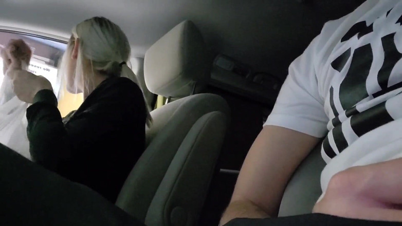 Mya Lane: Wild Night और दोस्त होटल के पूल में हमें फिल्माते हैं