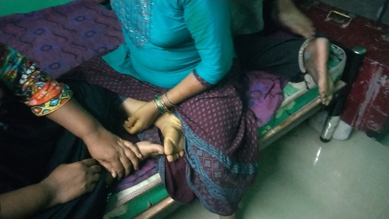 Tamil lesbian: Tre zia parlano in camera da letto