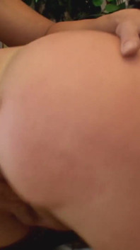 Une BBW suce et chevauche une bite bien dure