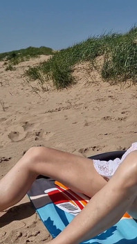 Exhibitionniste sur la plage