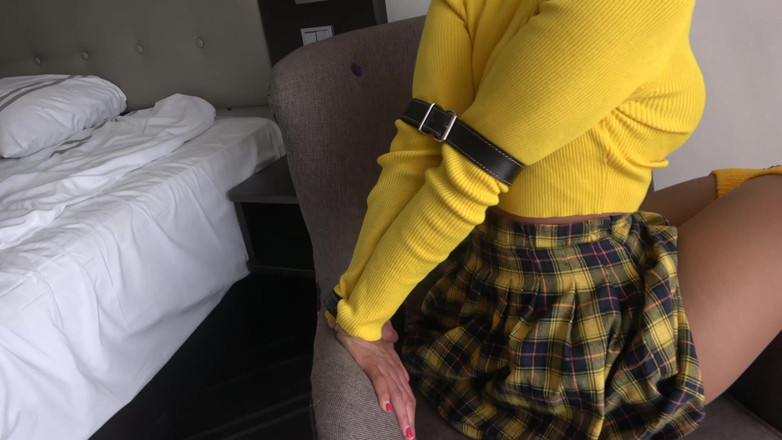 Latina Fetish: Calisa Bliss Belt Bound, Ballgagged och Penis munkavlade på ett...