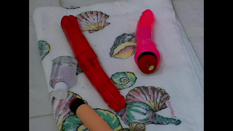 Bewitched!: Žhavá lesbická vášeň ve sprše pro Shaye a Samanthu