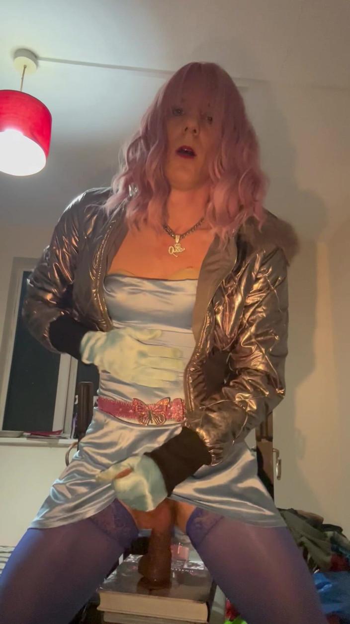 Jessica silk: Jess Silk Rides Her Dildo