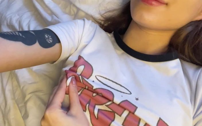 theBLADD: Moje pov masturbace na posteli a drsný orgasmus