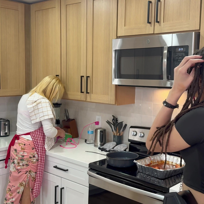Becki Bottomz: Come for Sugar, Leave with Ass Full of Cum