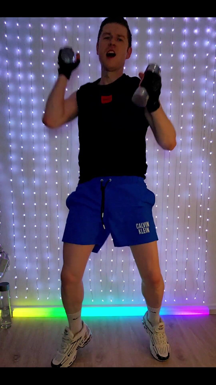 Roman Heart: Fitnessträning i Blå Ck Shorts