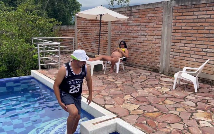 MelaniRincon: Un tip excitat de la piscină mă fute când soțul...