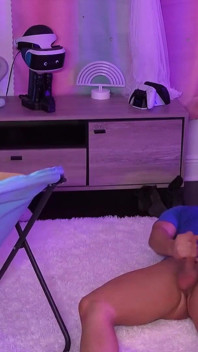 Gamer Girls Leana Lovings dan Krissy Knight Kehilangan Fokus Apabila Nicky Menyertai