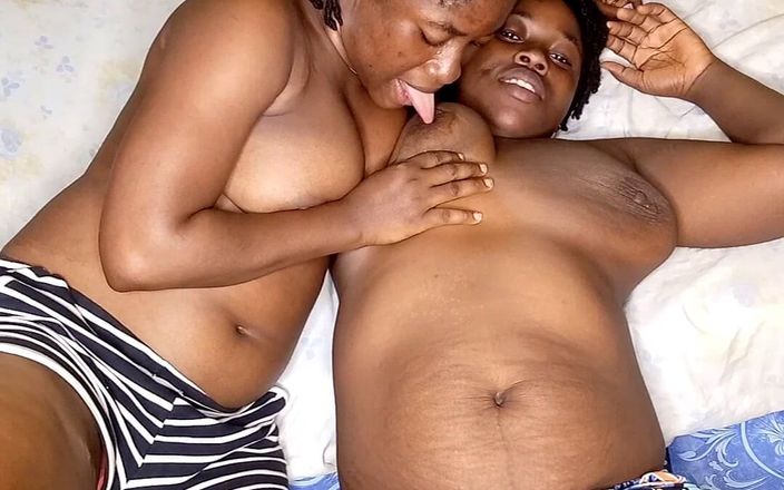 African Beauties: Lezbiyen tükürük alışverişi