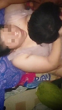 Il piacere di succhiare il mio vicino. Fa vibrare il mio corpo