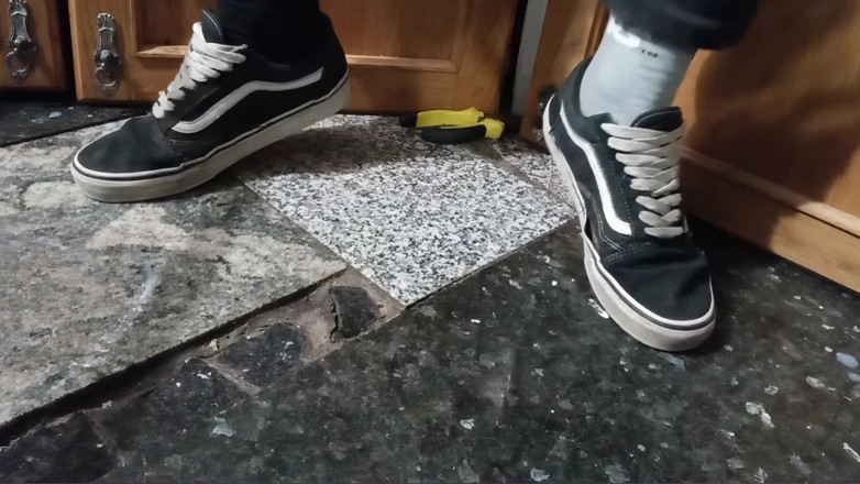 jerkofflover: Kasut Luncur Van Saya Dan Stokin Putih Adalah Kompilasi Video...