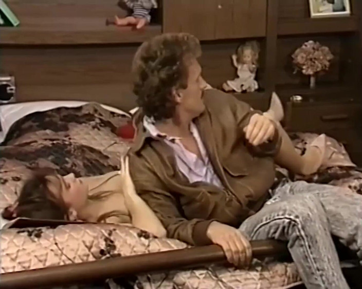Vintage Climax: Милфа в парящем тройничке принимает члены глубоко