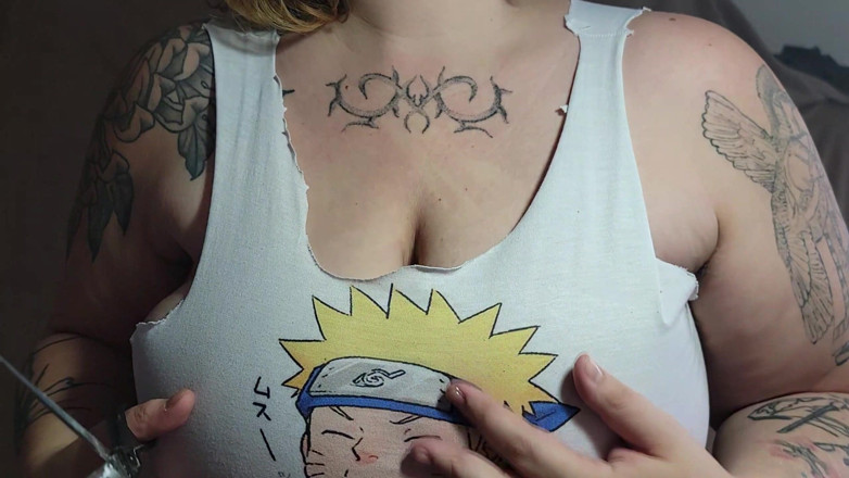 alucidfever: Cortando minha camisa para que possa caber melhor (sfw)