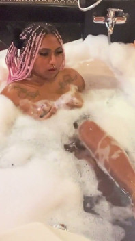 Dildo jebanie w jacuzzi
