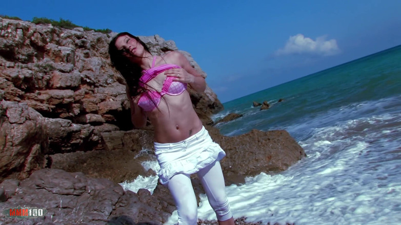 MMM100 Solo: Alyssa wild: si mungil alyssa wild yang lagi sange bugil...