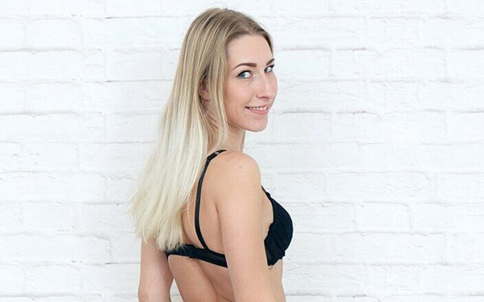 FeelMeVR: Jane Bond real amadora menina mostra seu corpo bonito