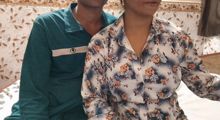 Big brother: 火辣浪漫的妻子sarika与她的丈夫狗式性爱