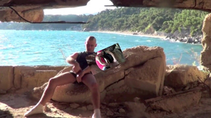 BAD BOYS FUCKERS FROM FRANCE: Snekaer submisison por babdoy em exhib a praia
