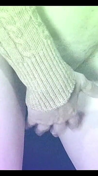 Soțul Își Ia soția Pentru Prima Dată În Gloryhole Pentru a Suge Și a Se Fute Cu Străini!