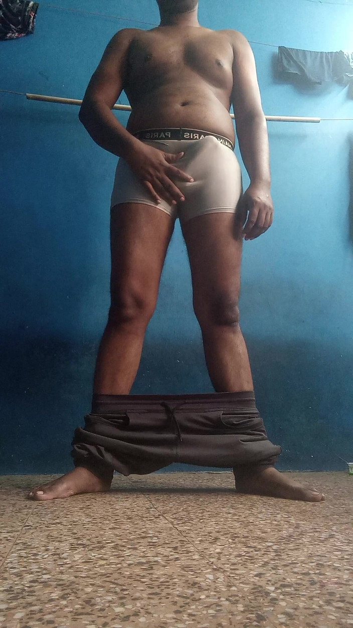 Sweet Indian cock: 보지에서 여친과 섹스하는 거유 소년 페니스