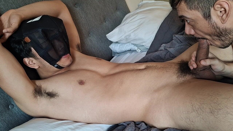 Bare skin man: Není možné nevystříkat hluboký orál