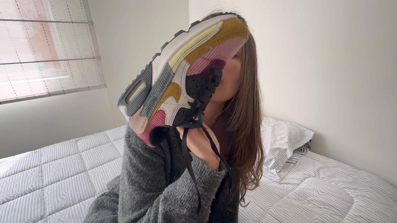 scarlettandc: Я гладжу себе і смокчу його, потім трахаю і кричу, як велика повія, я є