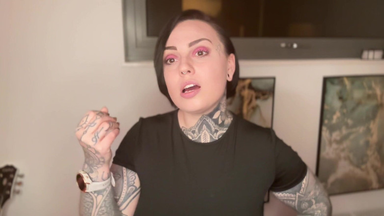 Miss Valentina: Arată-mi chiloții ăia