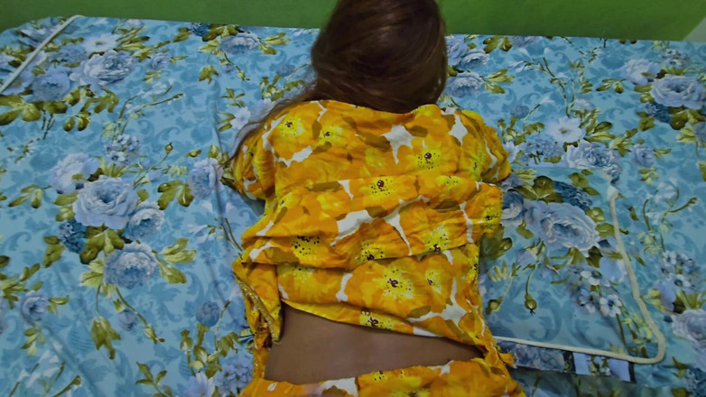 Faryal: 파키스탄 아름다운 아줌마가 핫한 소년에게 큰 엉덩이를 젖탱이로 초대해
