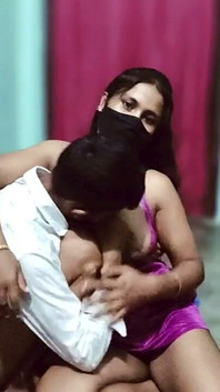 Indyjski Desi Bhabhi Różowa nocna sukienka Me Chodai Kiya