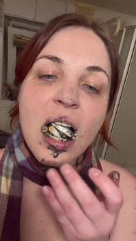 Self human Ashtray Pluć Popielniczka Brudna twarz