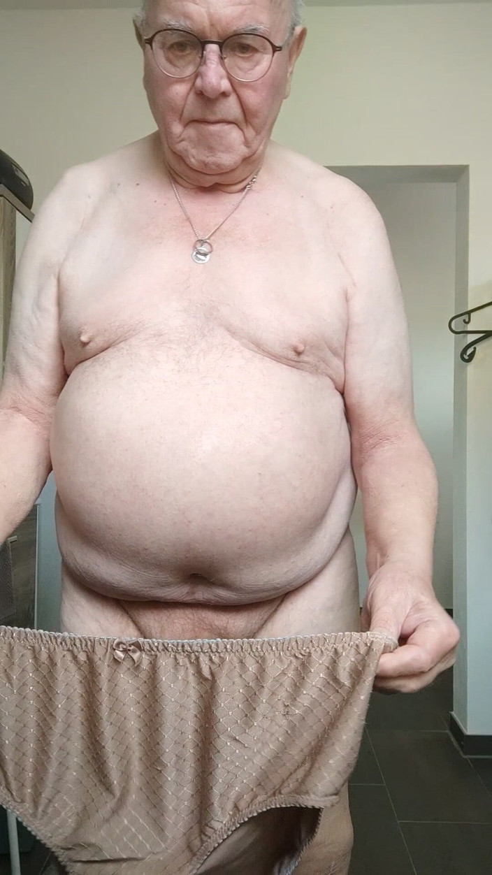 Karlchengeil: Ongeluk in de kont en straf