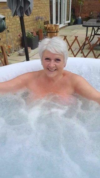 Uk Joolz: Bañera de hidromasaje desnuda traviesa