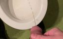 Hole stick: Pissar i diskbänken medan du tänker på honom