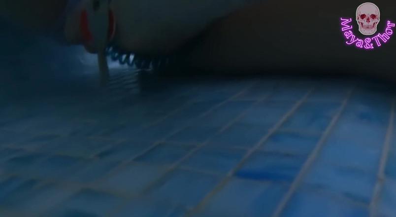 Mayay Thor X: Real Girl in Spa Gives Screaming Underwater Handjob to Horny...