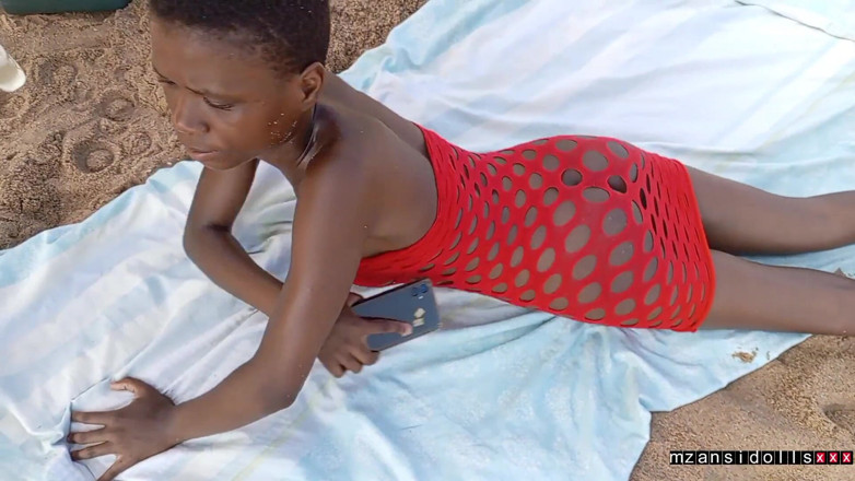mzansionlyfan: 18 Year Old Ebony Getting Fucked at the Beach