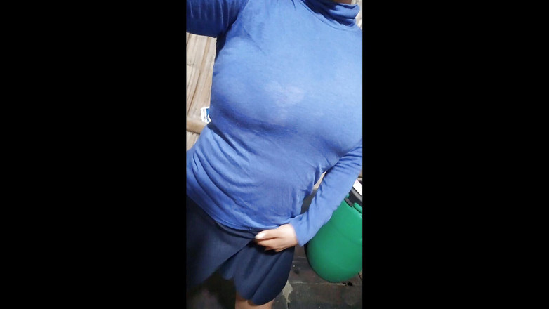 Martin13: Sexy žena královské vznešenosti předvádí své lahodné velké kozy