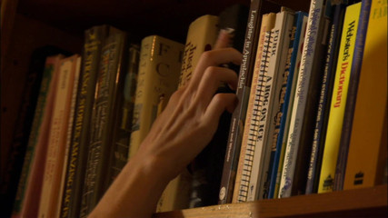 CBD Media: La splendida bibliotecaria milf con un corpo magro viene leccata...