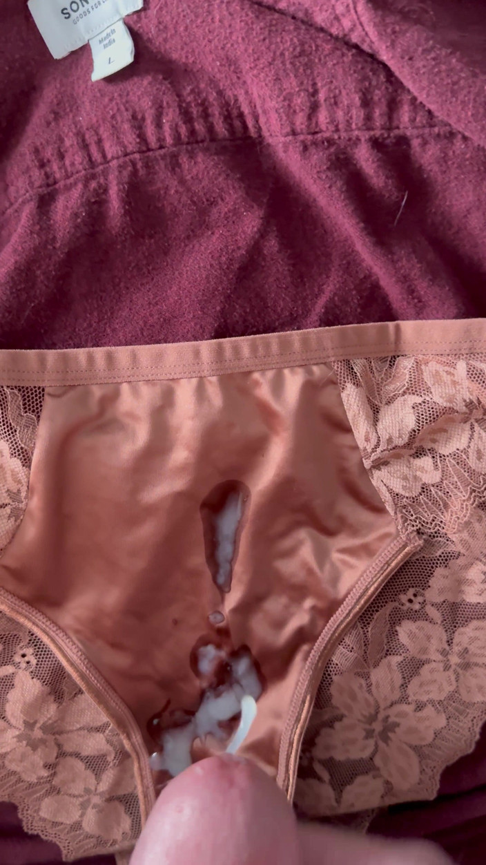 CumDaily: Sperma på fruens trosor 16