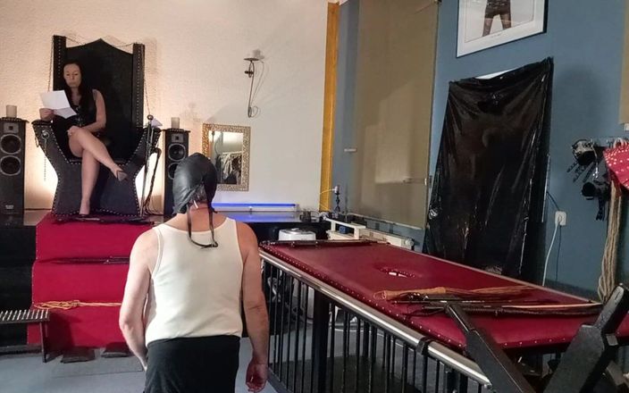 Mistress Luciana di Domizio: Verdiente bestrafung für den sklaven