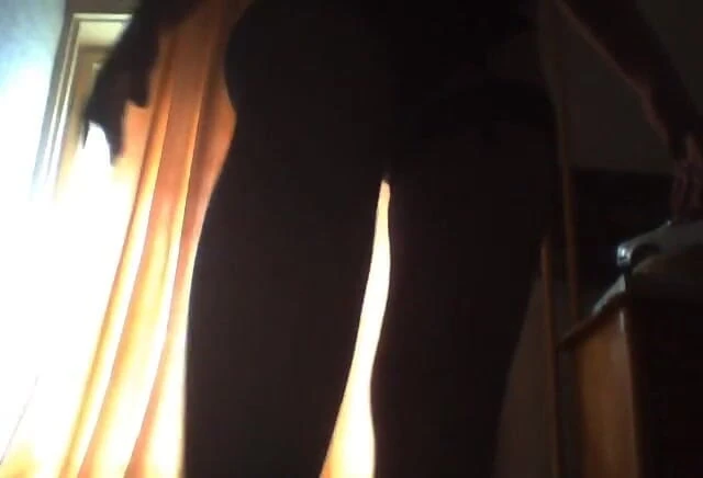 Dominatrix Redsonyja: 看看我的丝袜