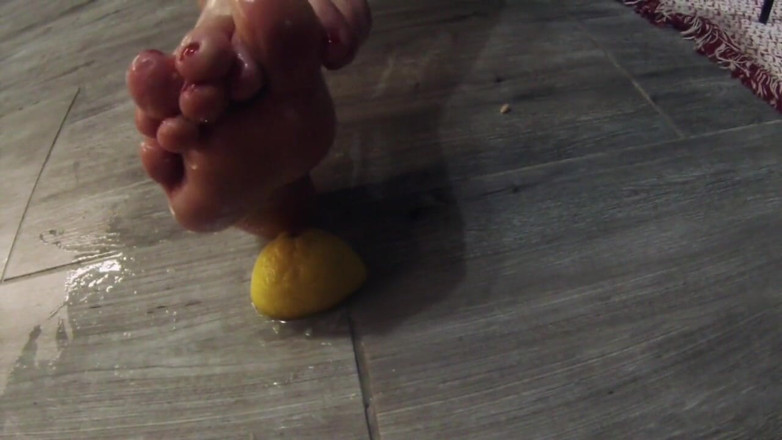 Foot Fetish Heaven: Видавлювання лимона