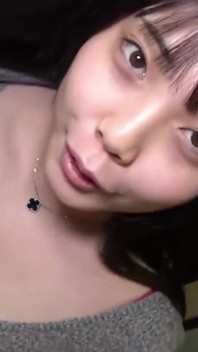 Cewek cantik dengan j-cup pamer lekuk tubuh aduhainya dalam pengalaman impian yang penuh kegembiraan