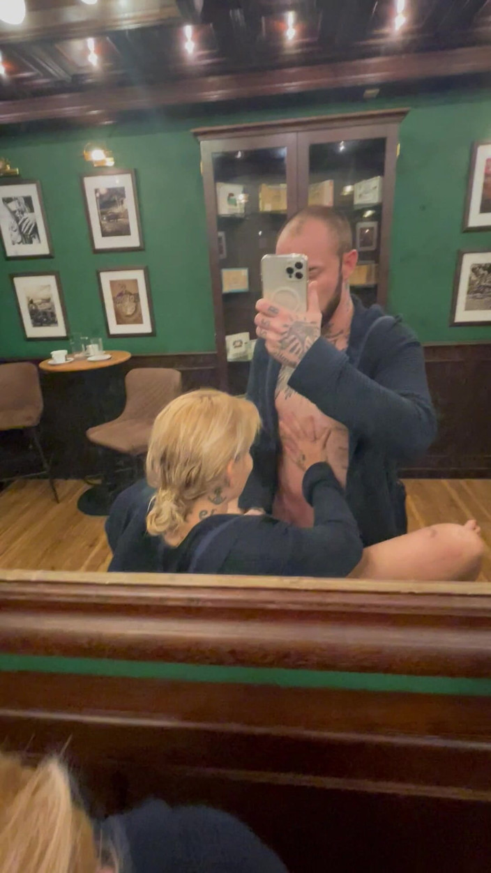 Bonieclydeerotik: Bagno Termale, Sauna, Leccare, Missionario, Scopare, Cagnolino, Prendere, in Piedi,...