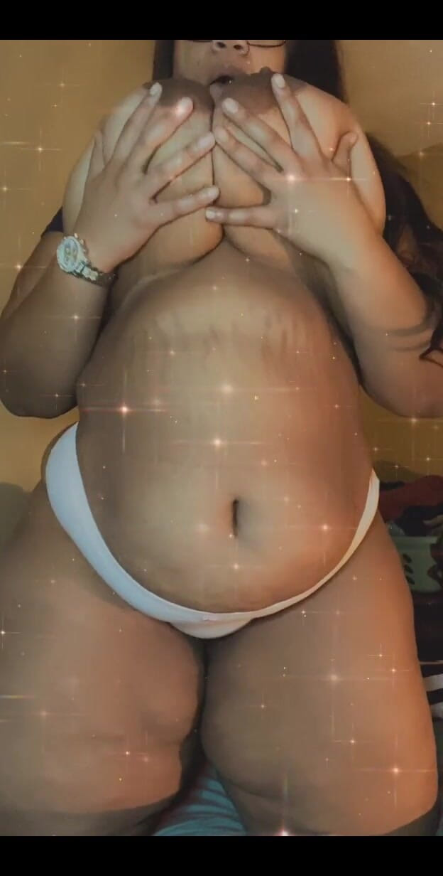 Biggdebbie solo: Vú và dạ dày