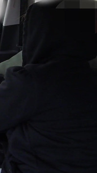 Bu guru nakal nyepong kontolku di mobil di lapangan parkir untuk semua orang - sangat berisiko banget buat orang-orang di dekatnya- misscreamy